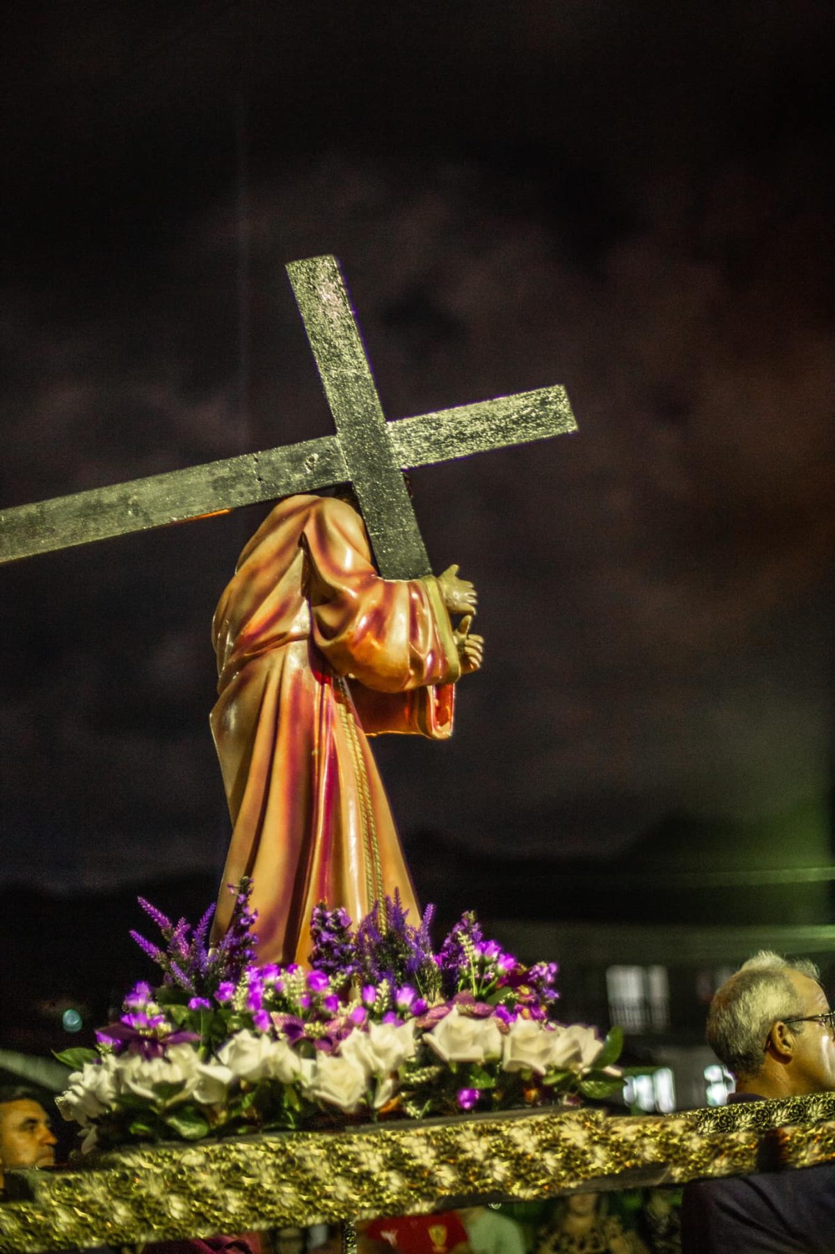 Semana Santa é uma tradição religiosa cristã que celebra a Paixão, a ...
